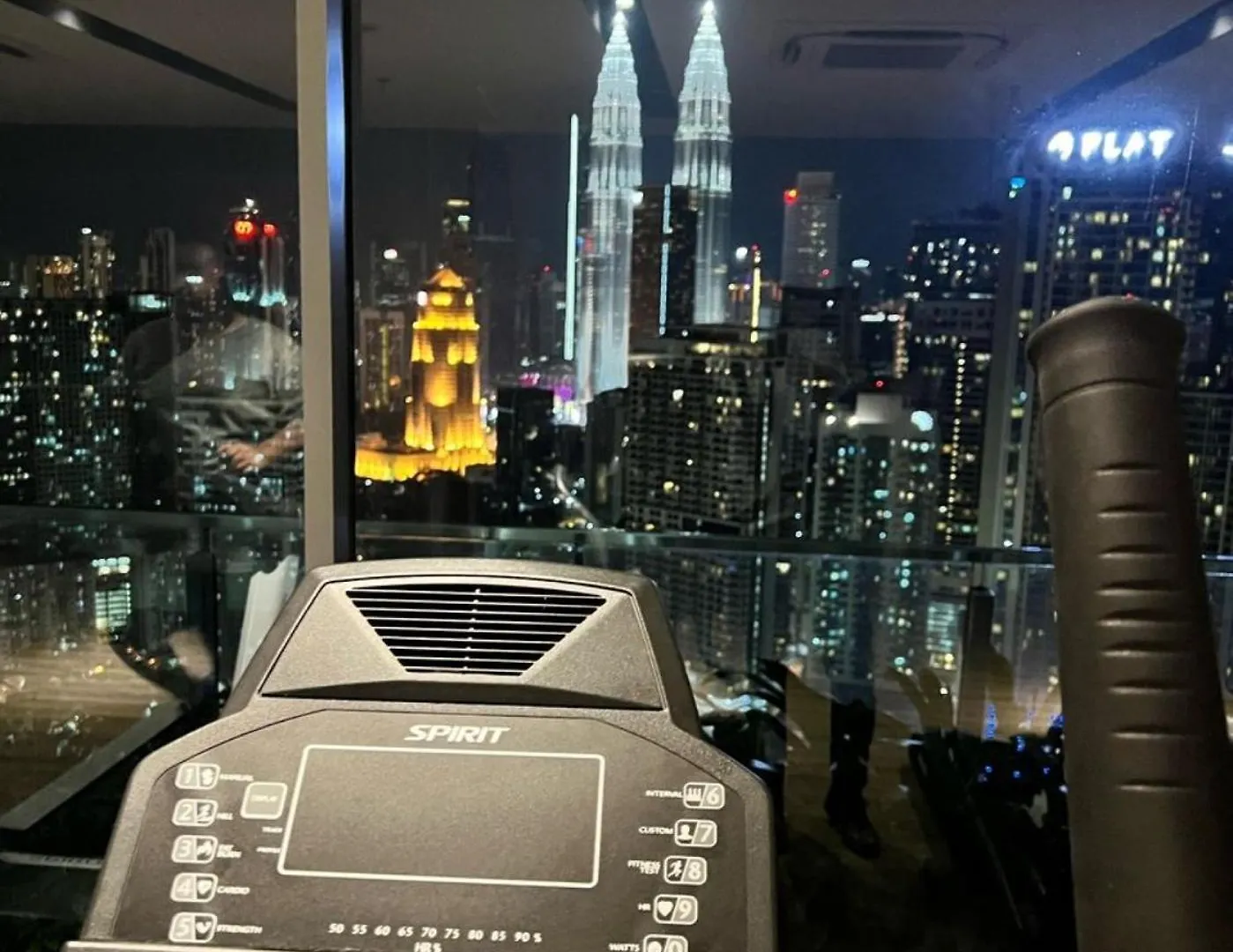 Lägenhet The Luxe Suites Klcc By Cozy Stay Kuala Lumpur